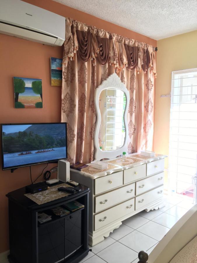 #D1 Castle Studio Wifi King Bed Ocho Rios Jamaica מראה חיצוני תמונה